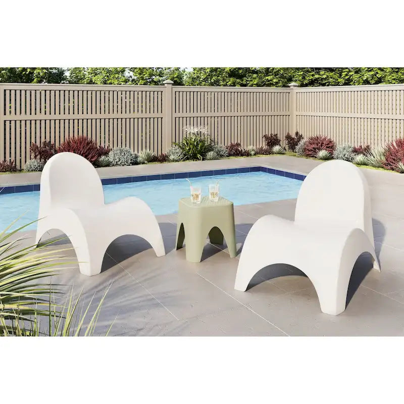 Angel Trumpet Chairs with Mallorca side table