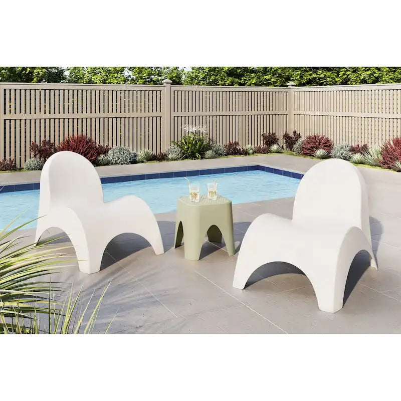 Angel Trumpet Chairs with Mallorca side table